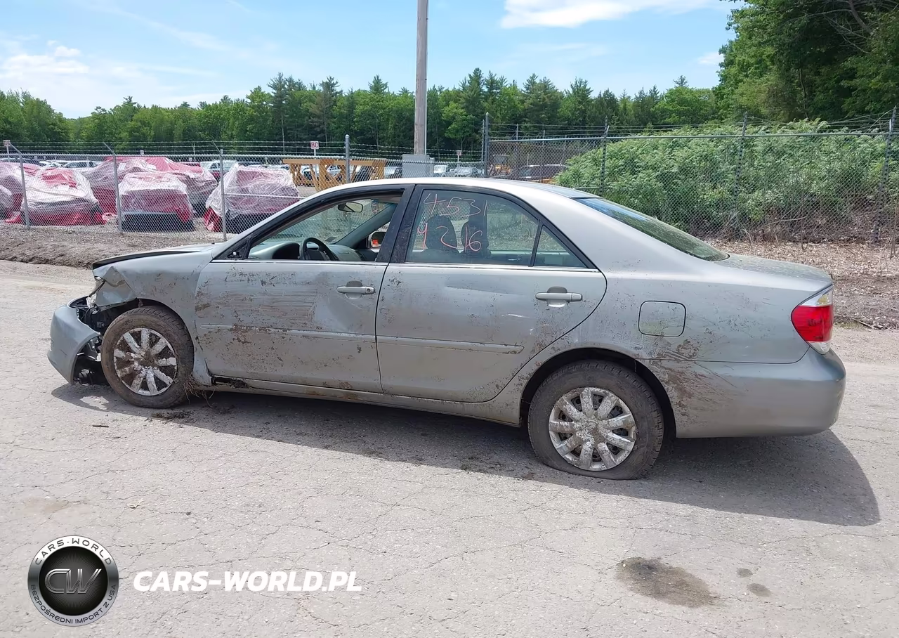 2005 Toyota Camry Le VIN:4T1BE32K95U542090 - 14