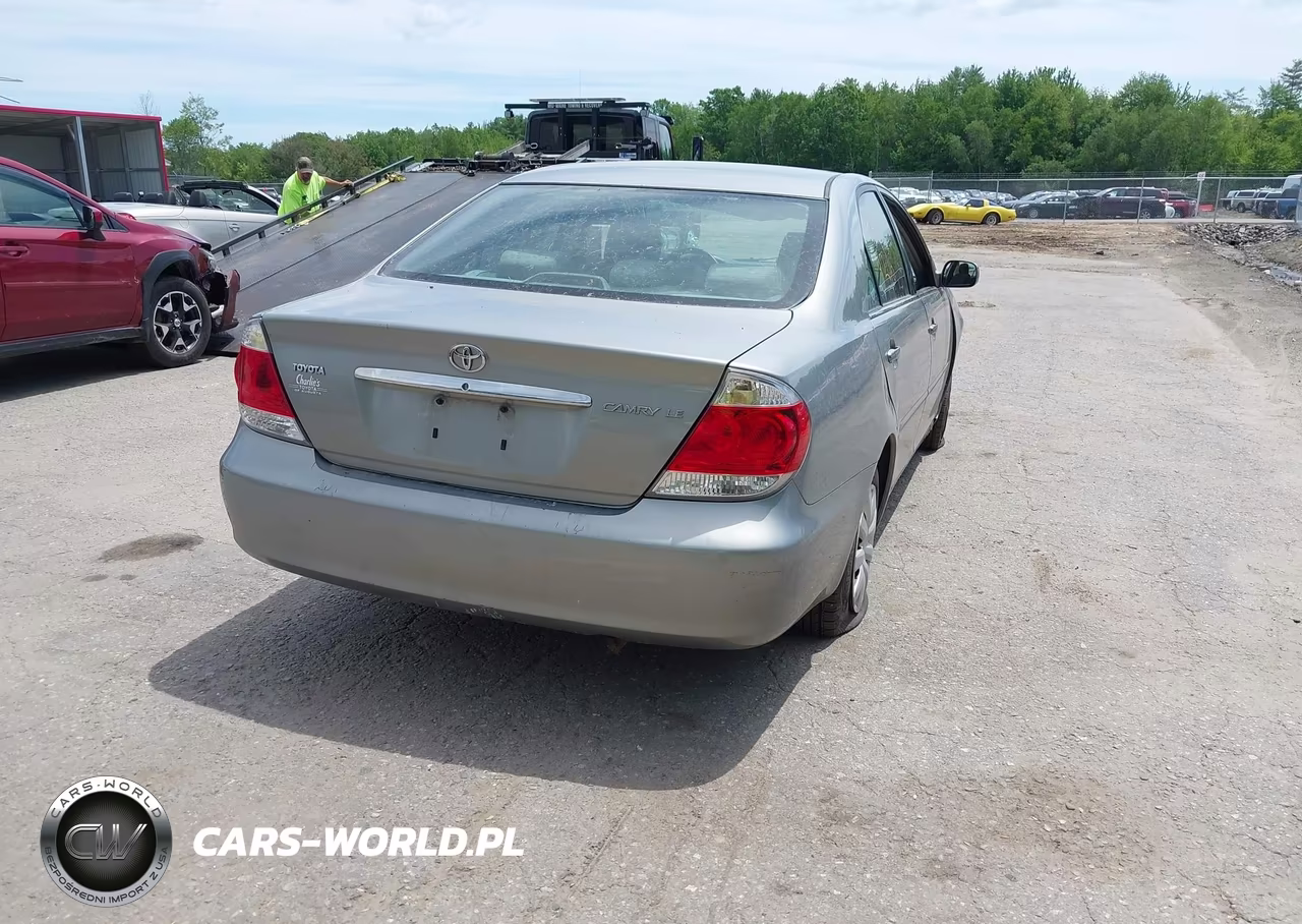 2005 Toyota Camry Le VIN:4T1BE32K95U542090 - 4