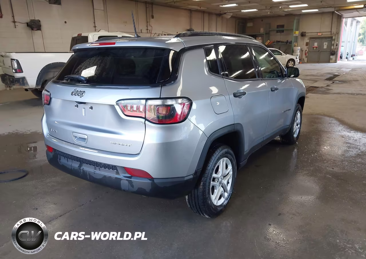 2018 Jeep Compass Sport 4X4 VIN:3C4NJDAB6JT342230 - 4