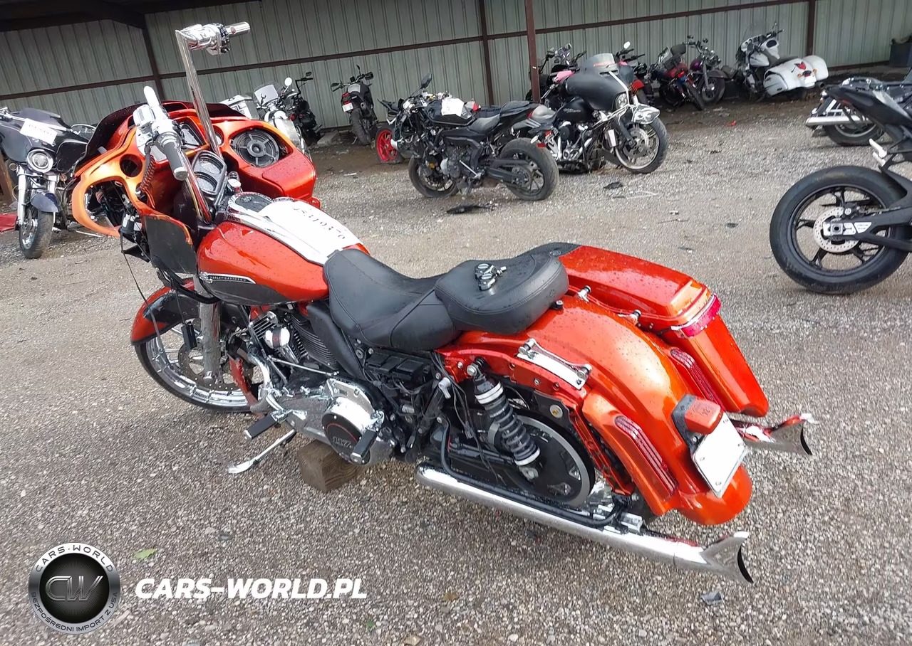2018 Harley-Davidson Fltrxse Cvo Road Glide VIN:1HD1TCL12JB950740 - 3