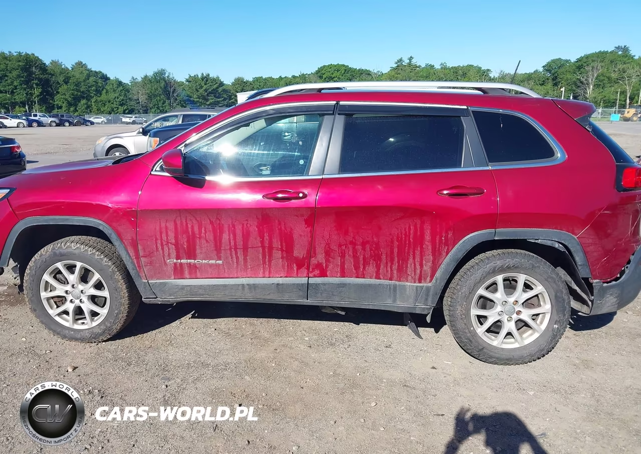 2017 Jeep Cherokee Latitude 4X4 VIN:1C4PJMCS1HW579847 - 15