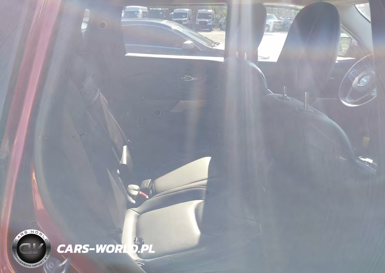 2017 Jeep Cherokee Latitude 4X4 VIN:1C4PJMCS1HW579847 - 8