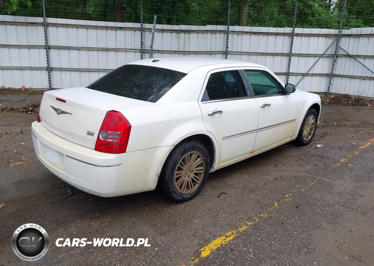 2010 Chrysler 300 Touring Plus VIN:2C3CA1CV4AH279929 - 4