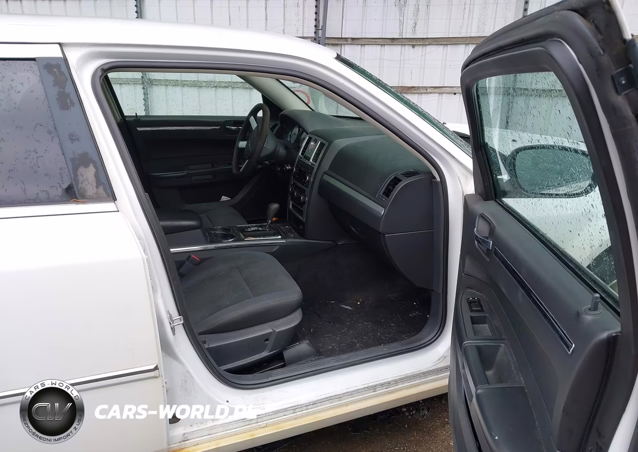 2010 Chrysler 300 Touring Plus VIN:2C3CA1CV4AH279929 - 5