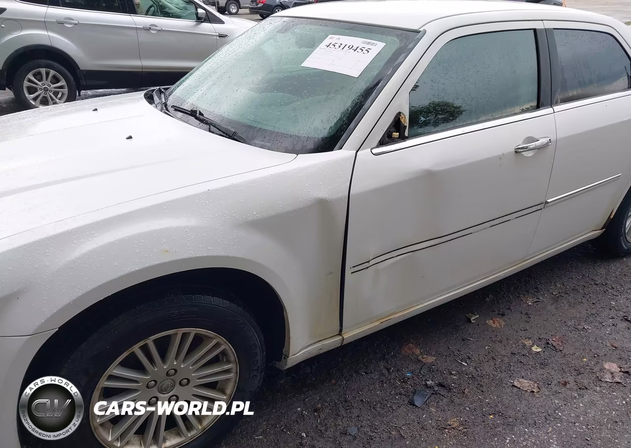 2010 Chrysler 300 Touring Plus VIN:2C3CA1CV4AH279929 - 6