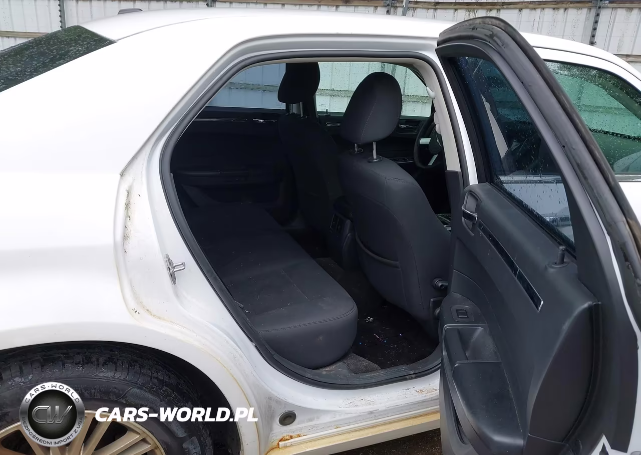 2010 Chrysler 300 Touring Plus VIN:2C3CA1CV4AH279929 - 8