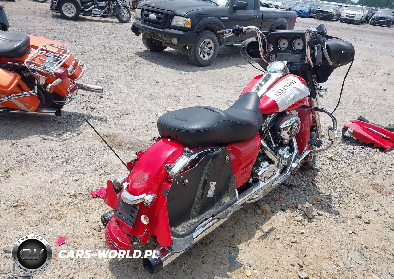 2010 Harley-Davidson Flhx VIN:1HD1KB414AB637085 - 4