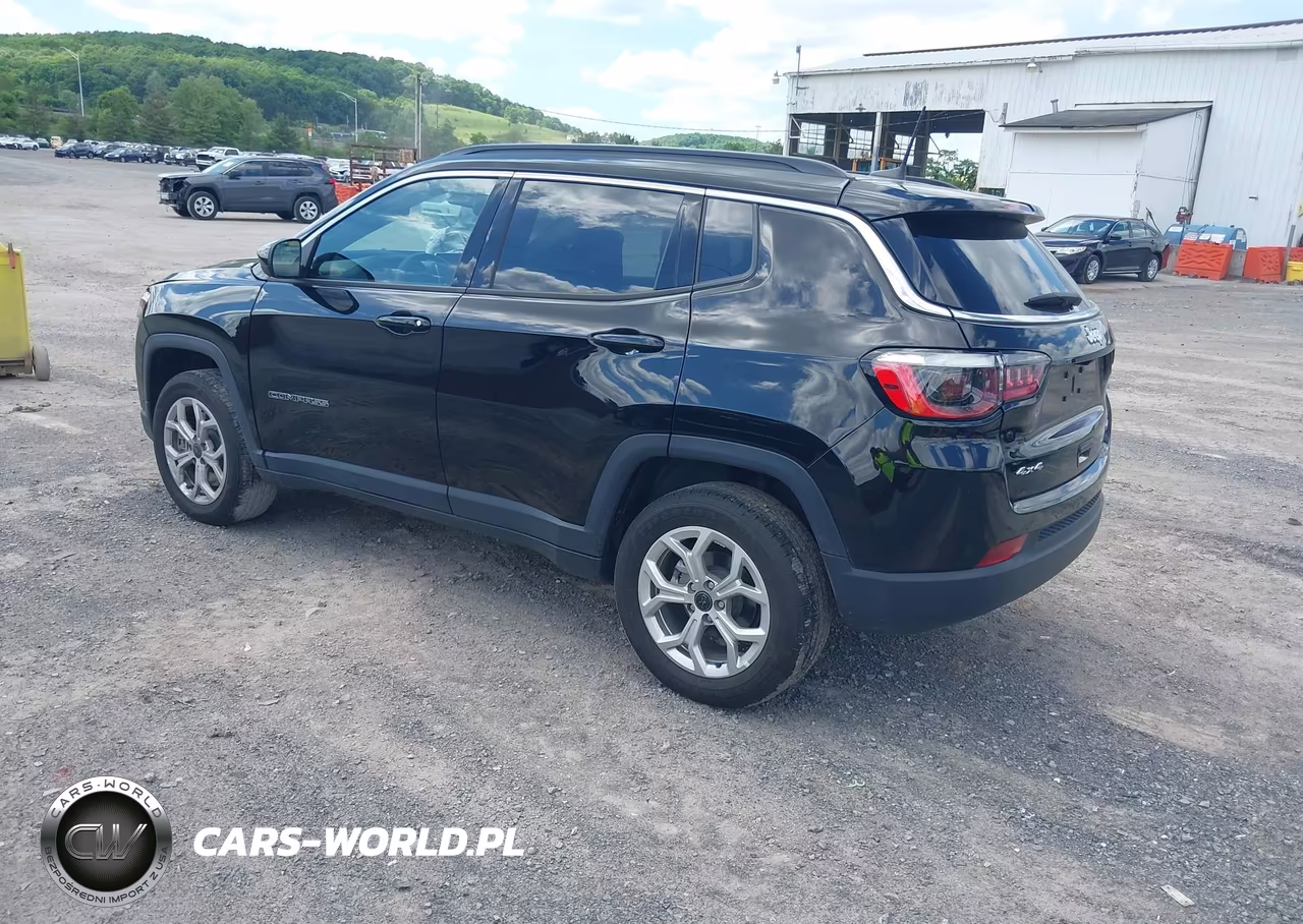 2025 Jeep Compass Latitude 4X4 VIN:3C4NJDBN4ST602277 - 3