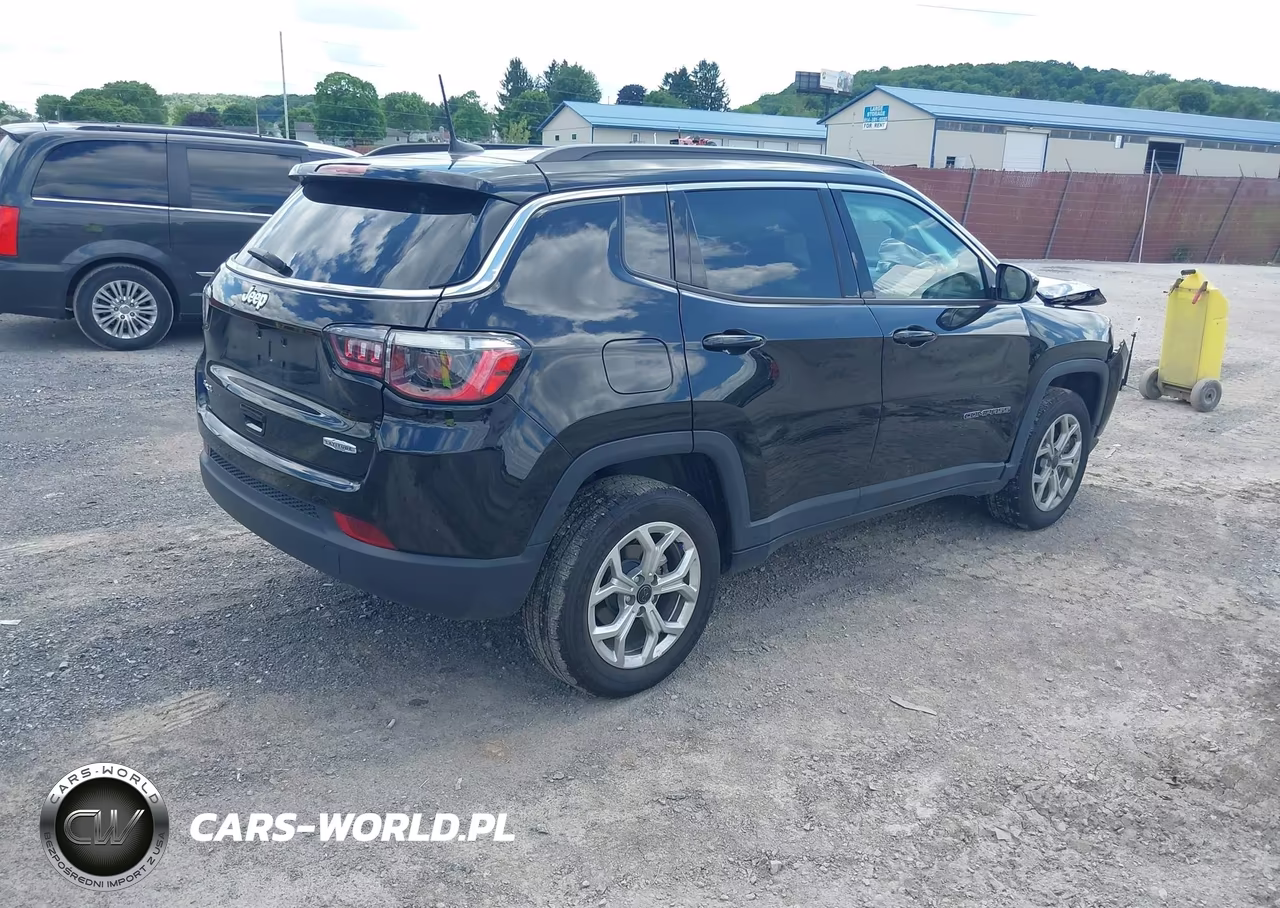 2025 Jeep Compass Latitude 4X4 VIN:3C4NJDBN4ST602277 - 4