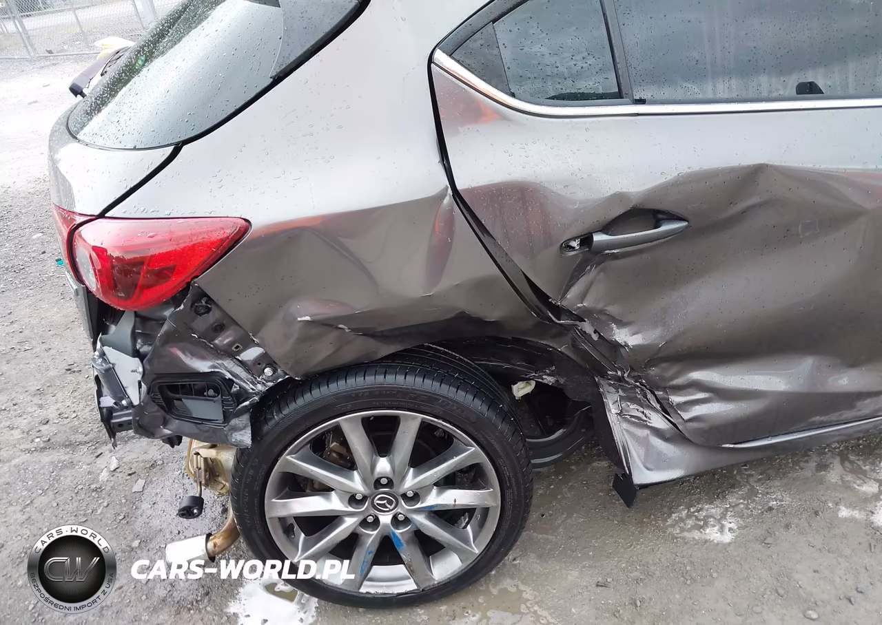 2018 Mazda Mazda3 Grand Touring VIN:3MZBN1M36JM215897 - 18