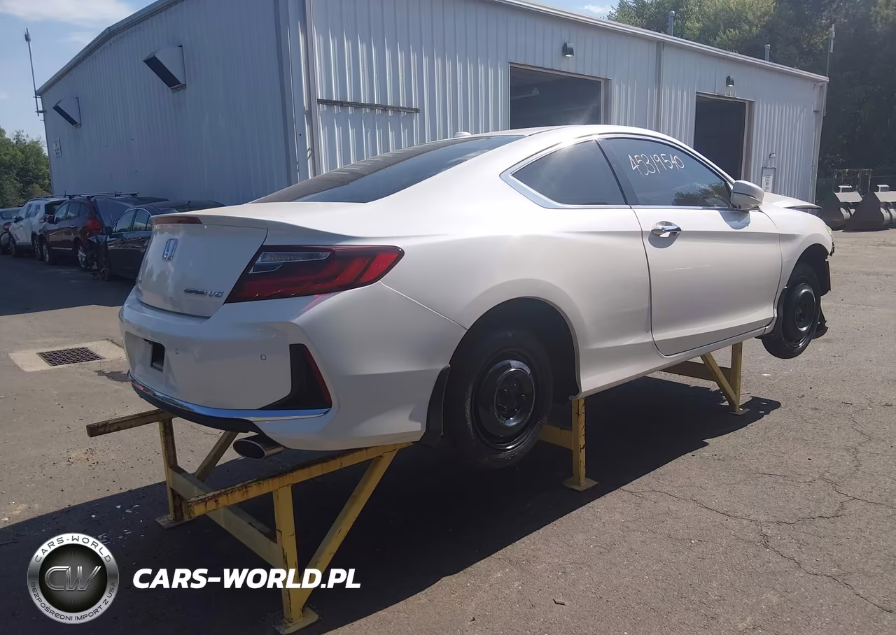 2017 Honda Accord Touring V6 VIN:1HGCT2B06HA005806 - 4