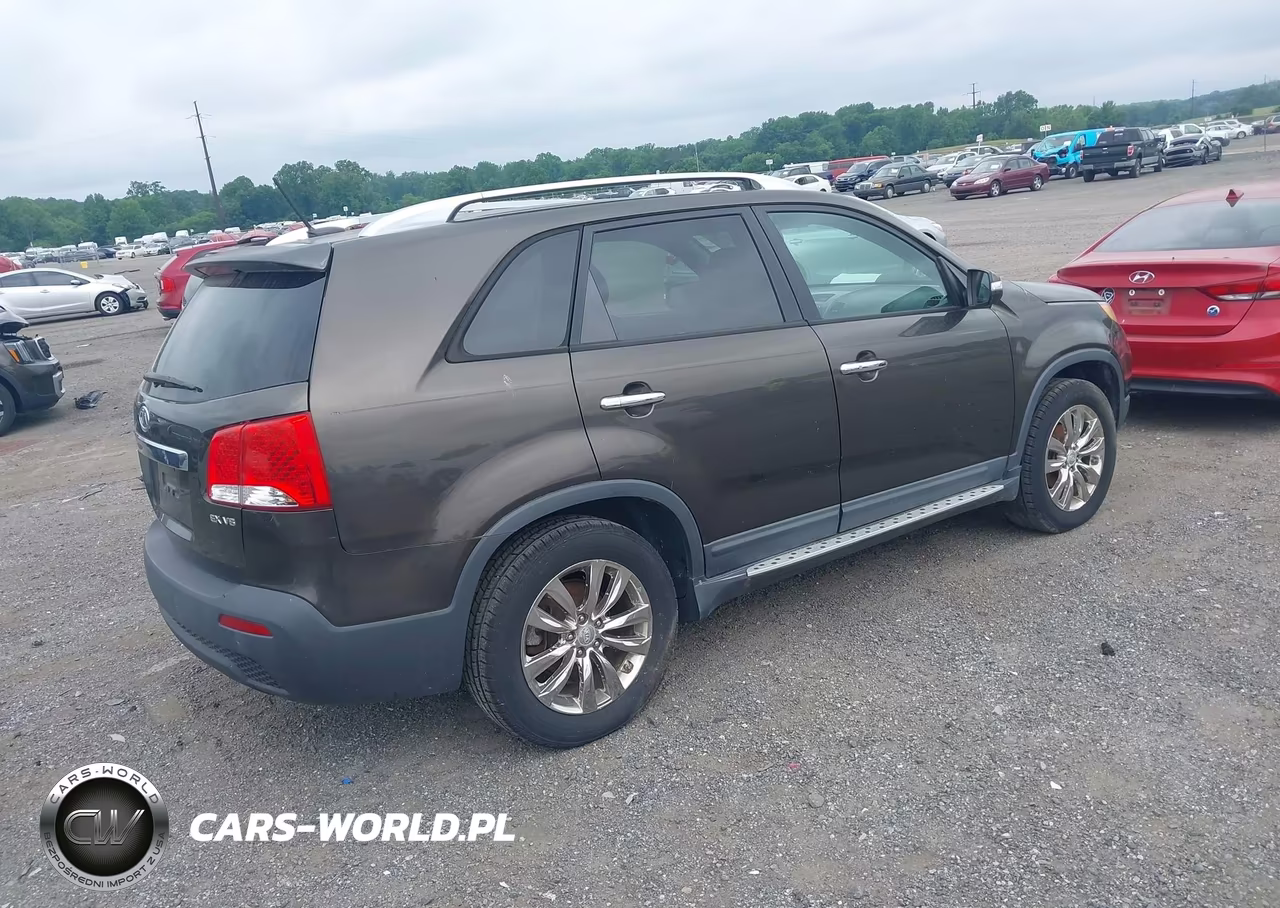 2011 Kia Sorento Ex V6 VIN:5XYKU4A29BG175218 - 4