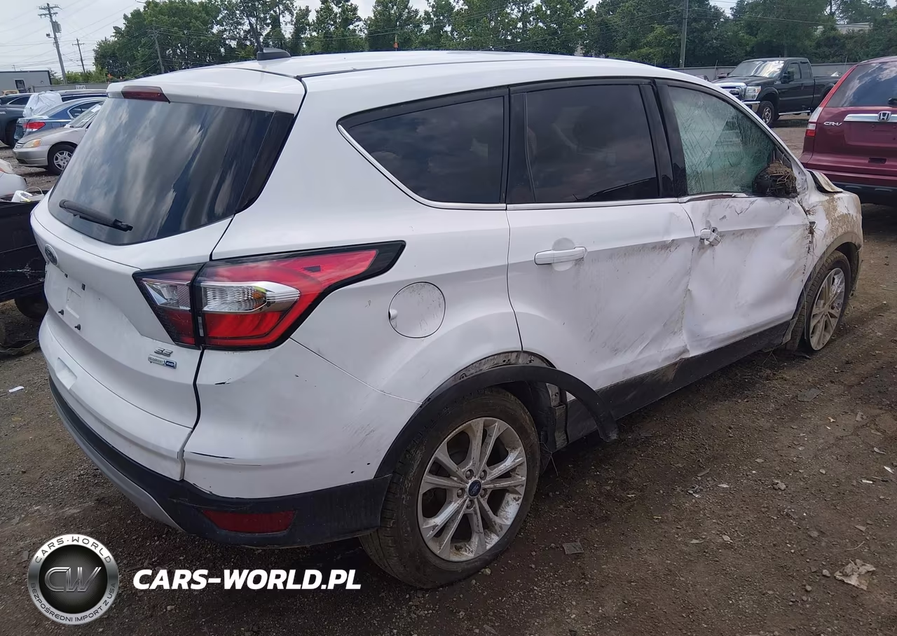2017 Ford Escape Se VIN:1FMCU9GD3HUB50912 - 4