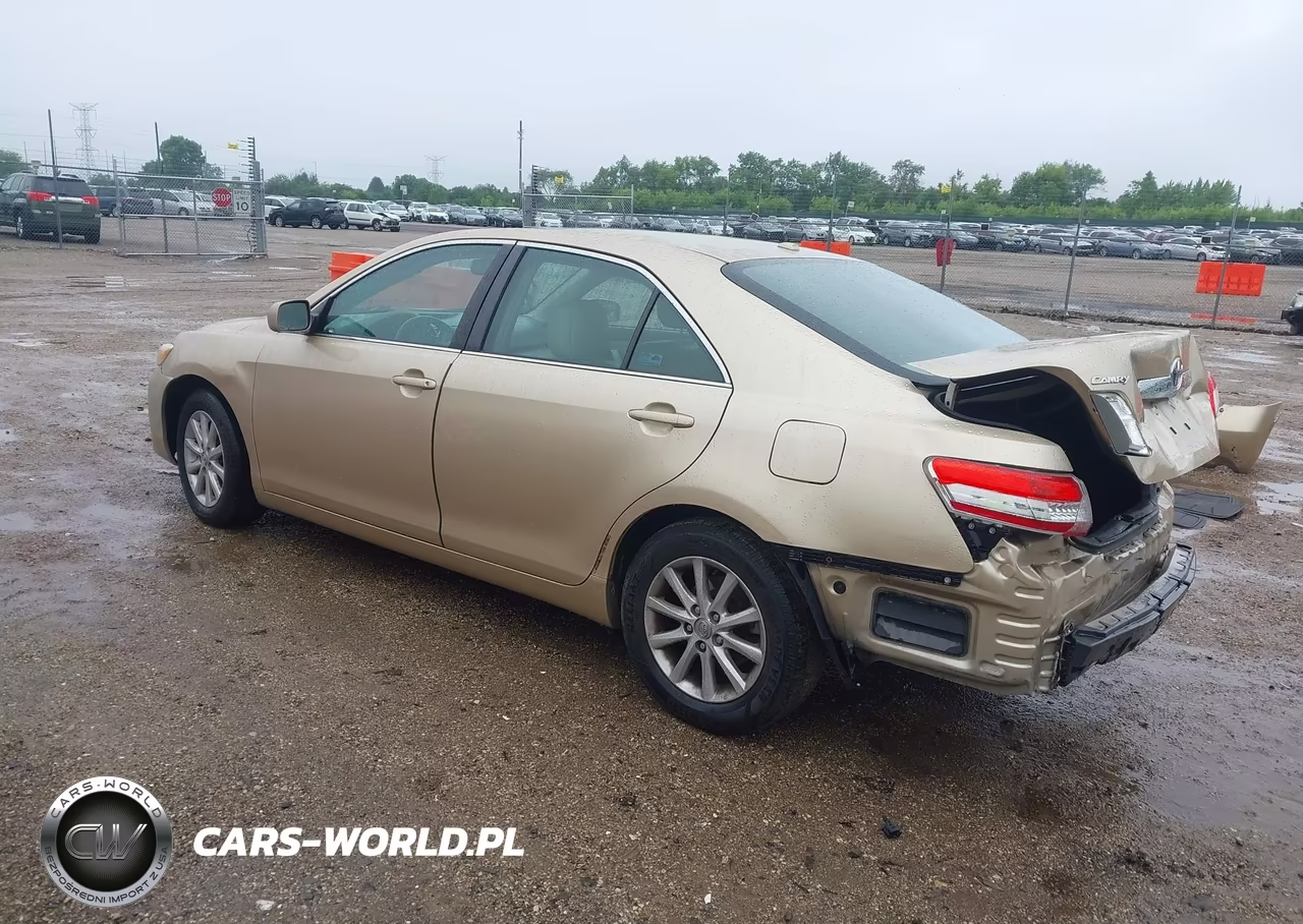 2010 Toyota Camry Xle VIN:4T1BF3EK2AU032375 - 3