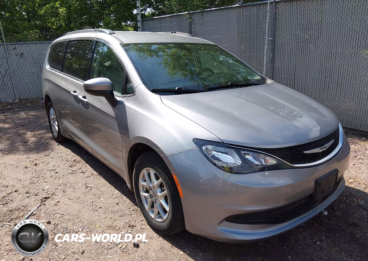 2021 Chrysler Voyager Lxi – zdjęcie 1 z 17