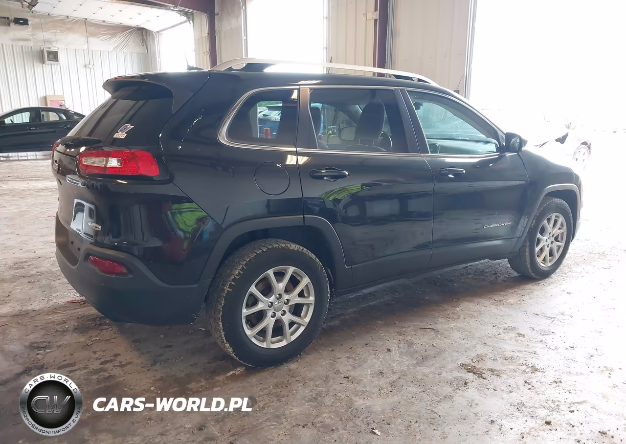 2016 Jeep Cherokee Latitude VIN:1C4PJMCS6GW198834 - 4