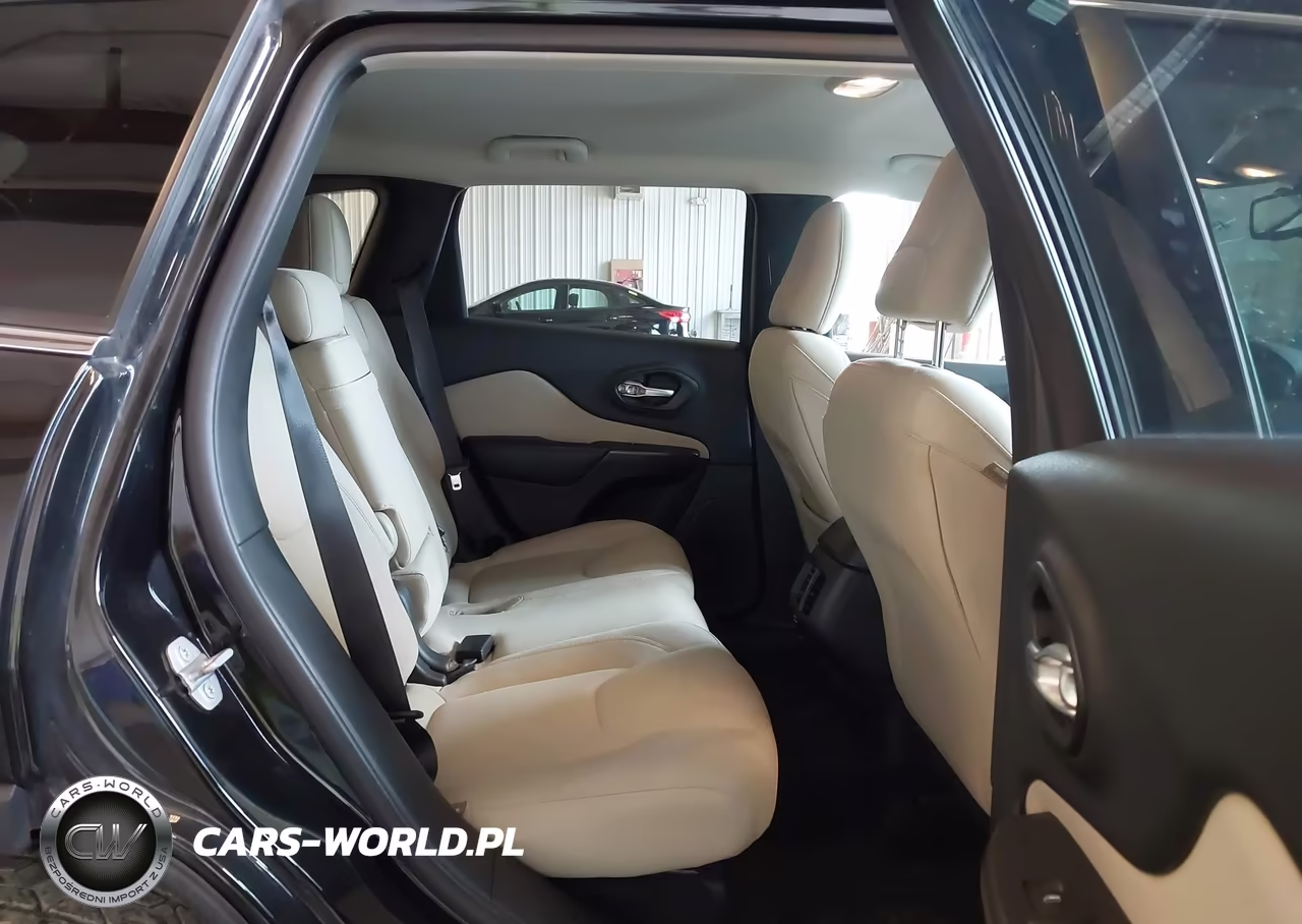 2016 Jeep Cherokee Latitude VIN:1C4PJMCS6GW198834 - 8
