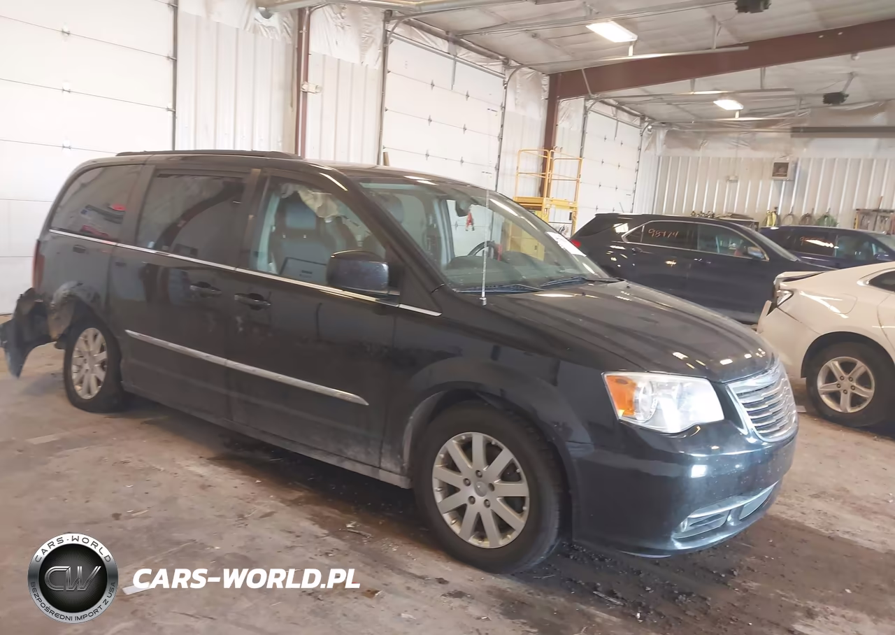 2015 Chrysler Town & Country Touring – zdjęcie 1 z 16
