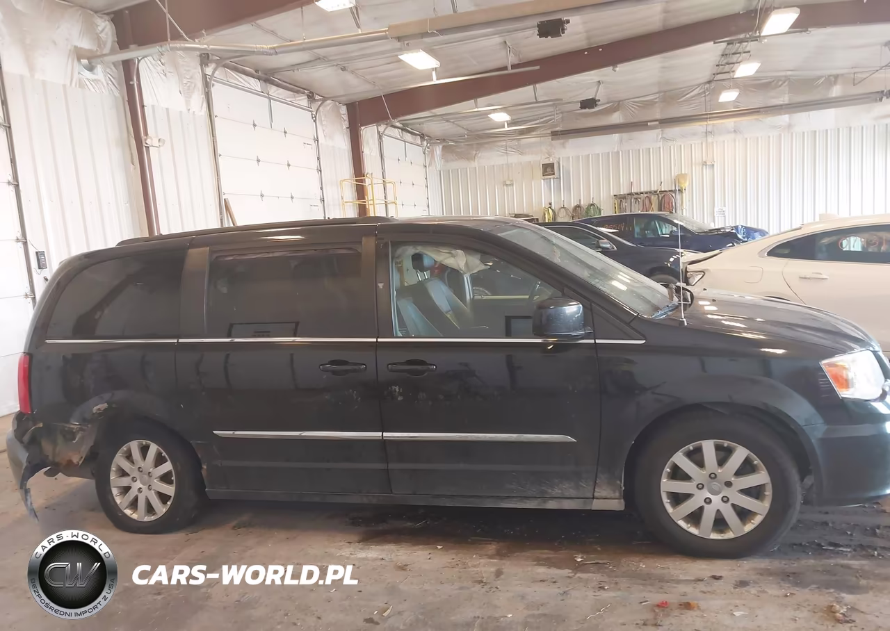 2015 Chrysler Town & Country Touring VIN:2C4RC1BG9FR505077 - 13