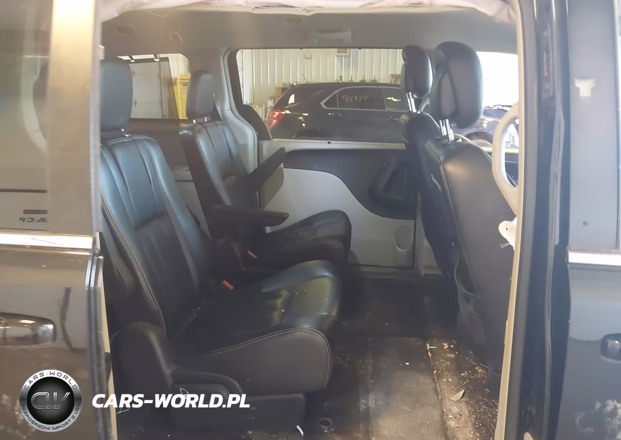2015 Chrysler Town & Country Touring VIN:2C4RC1BG9FR505077 - 8