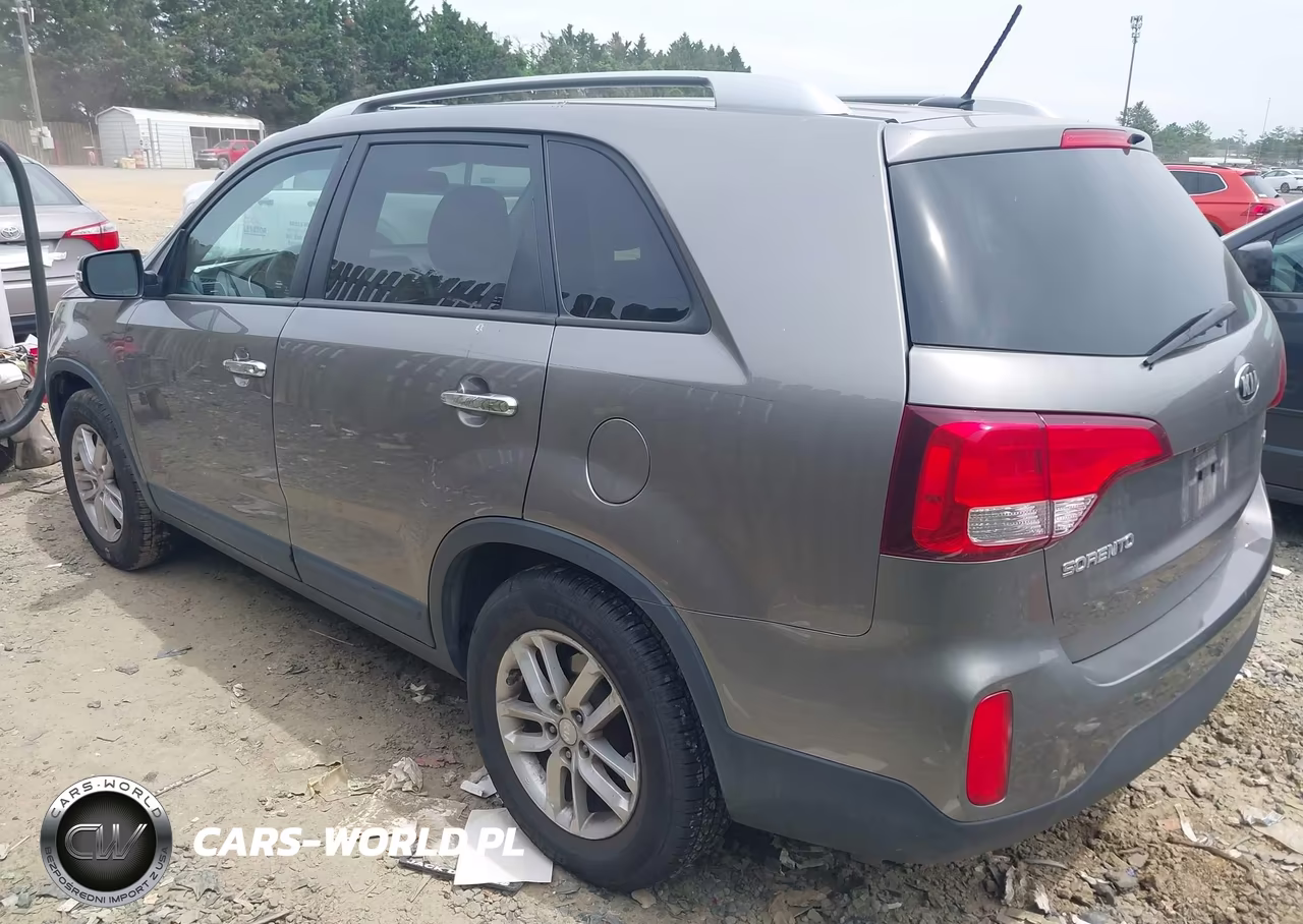 2015 Kia Sorento Lx VIN:5XYKT4A69FG651768 - 3