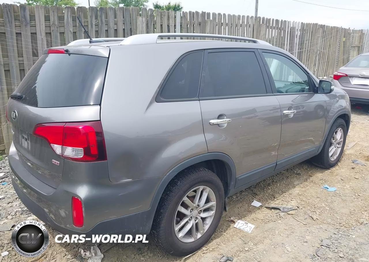 2015 Kia Sorento Lx VIN:5XYKT4A69FG651768 - 4
