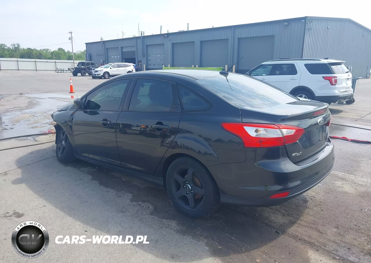 2012 Ford Focus Se VIN:1FAHP3F2XCL163238 - 3