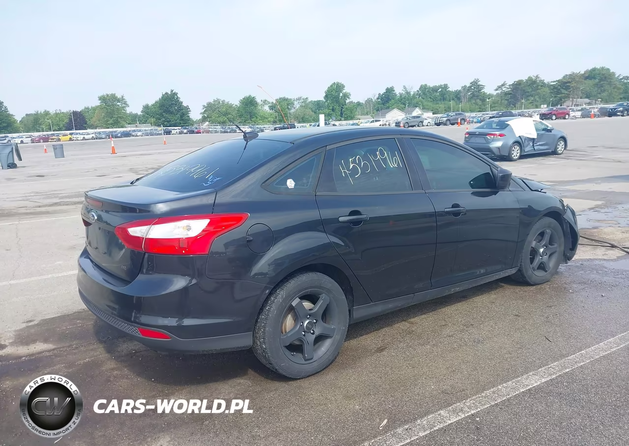 2012 Ford Focus Se VIN:1FAHP3F2XCL163238 - 4
