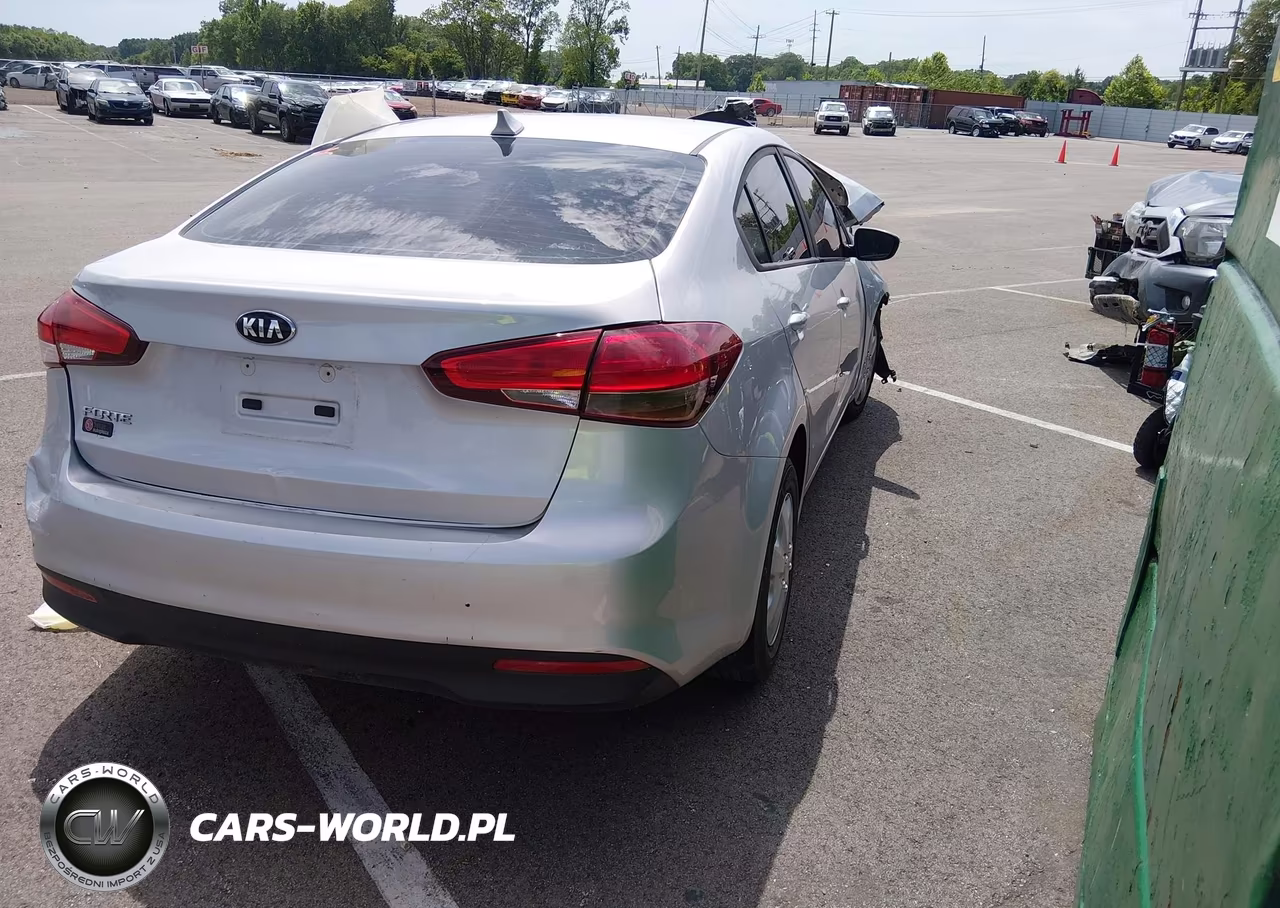 2018 Kia Forte Lx VIN:3KPFK4A75JE235493 - 4