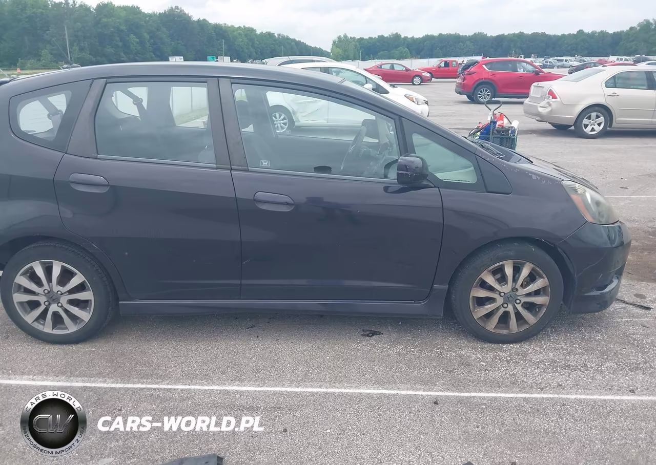 2013 Honda Fit Sport VIN:JHMGE8H52DC013978 - 13