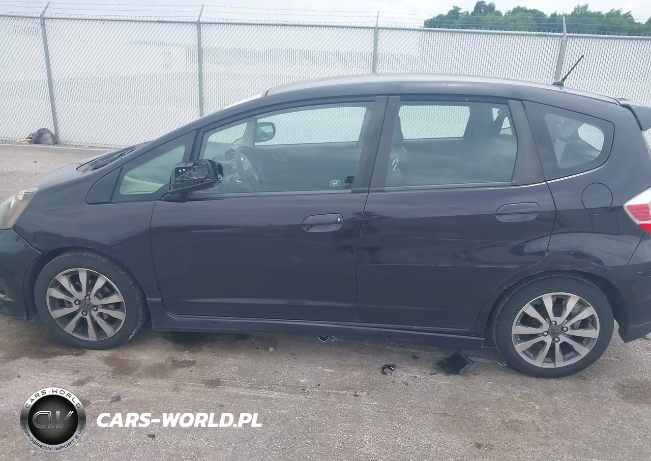 2013 Honda Fit Sport VIN:JHMGE8H52DC013978 - 14