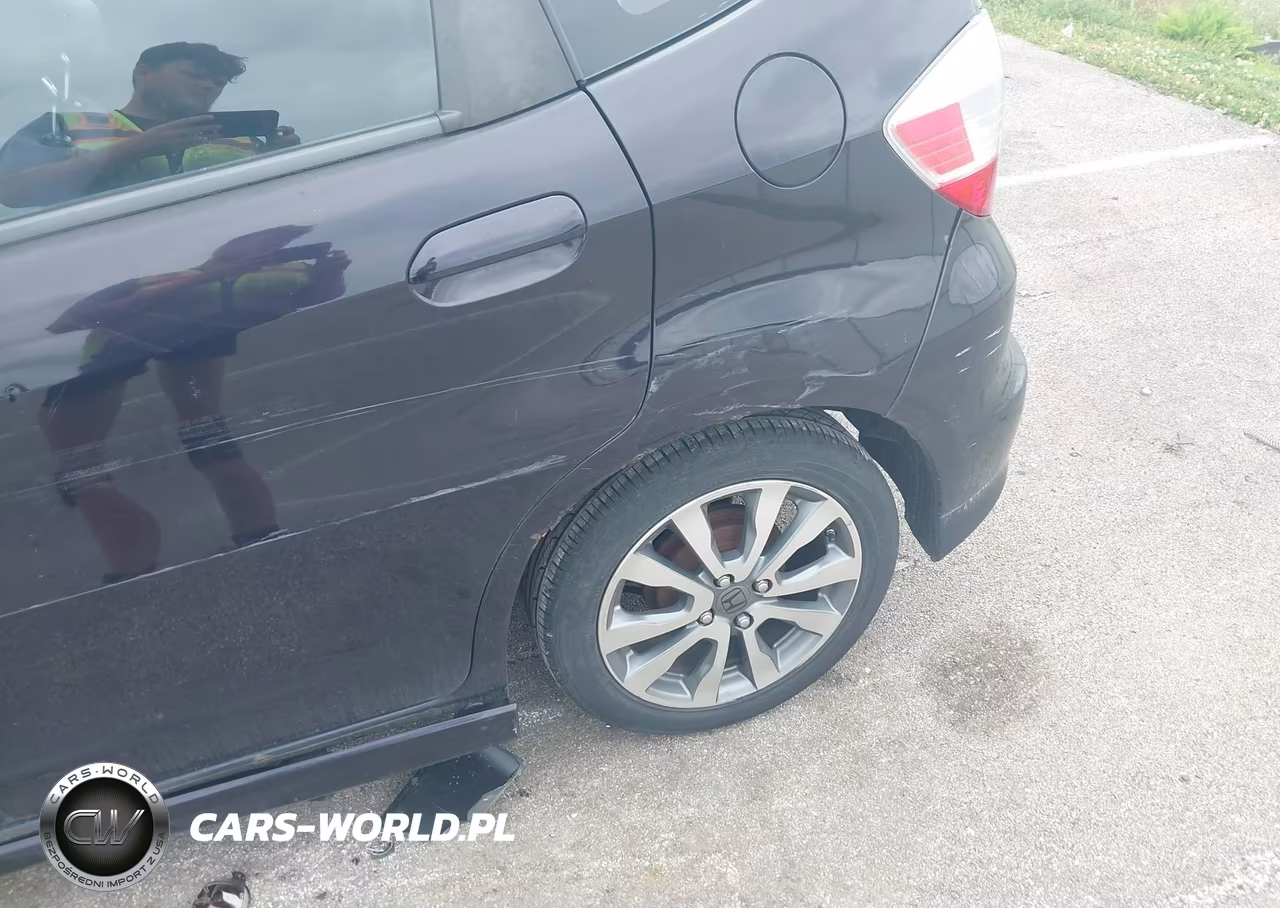 2013 Honda Fit Sport VIN:JHMGE8H52DC013978 - 17