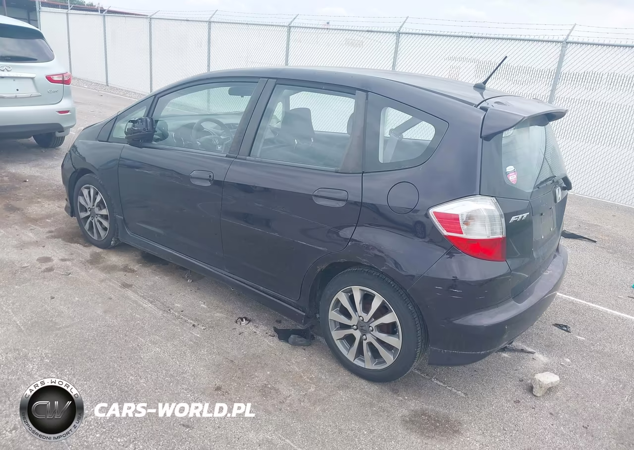 2013 Honda Fit Sport VIN:JHMGE8H52DC013978 - 3