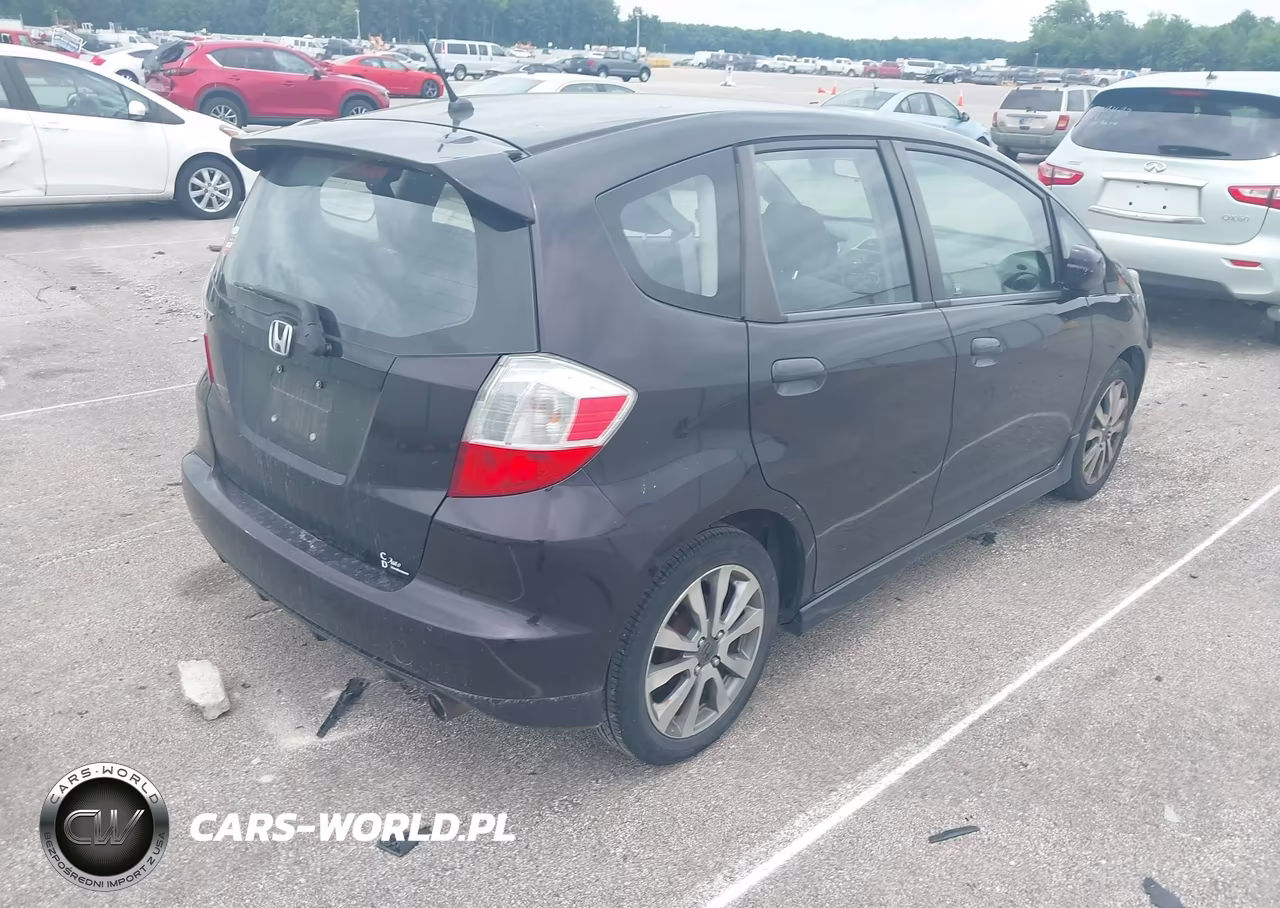 2013 Honda Fit Sport VIN:JHMGE8H52DC013978 - 4