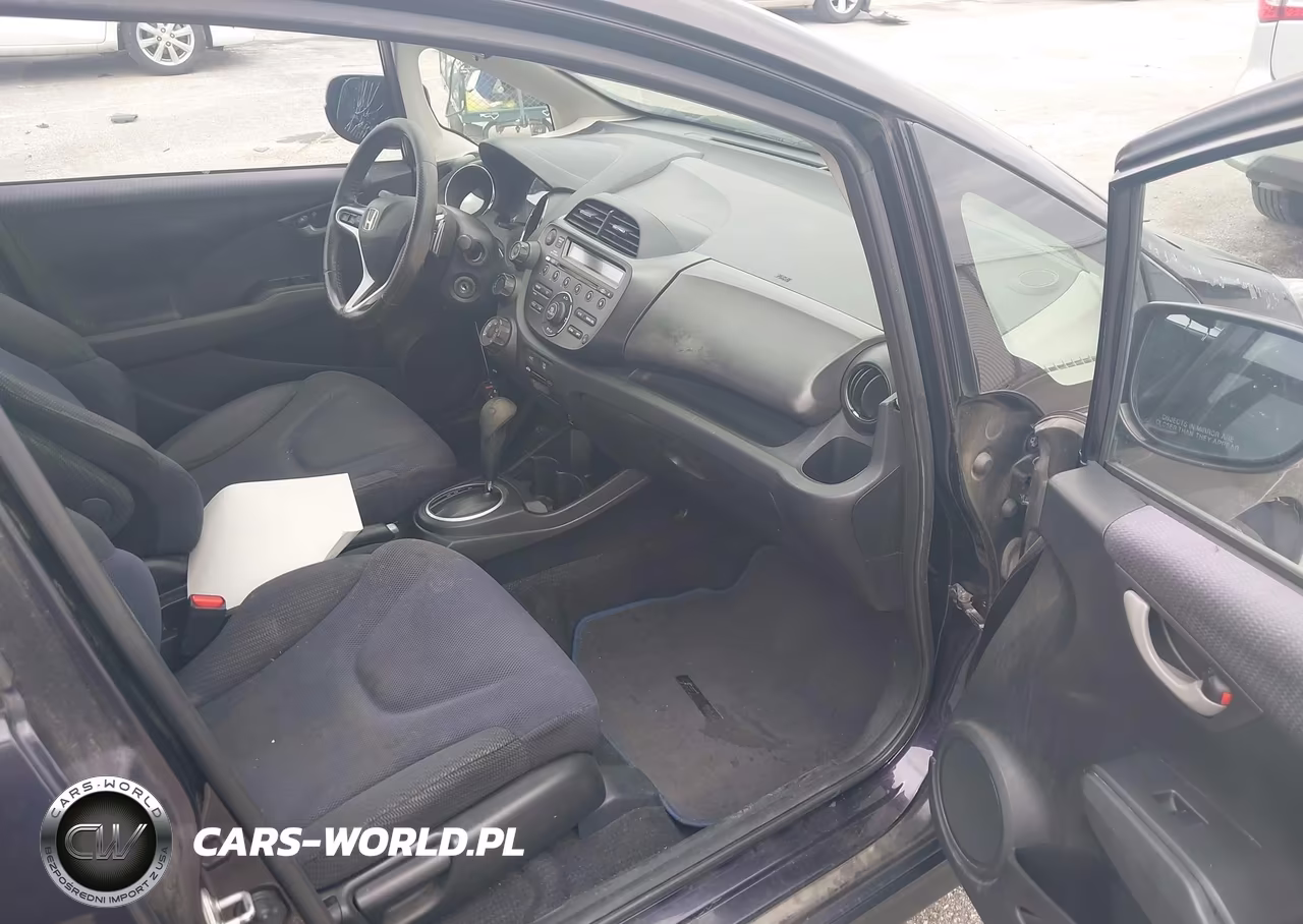 2013 Honda Fit Sport VIN:JHMGE8H52DC013978 - 5