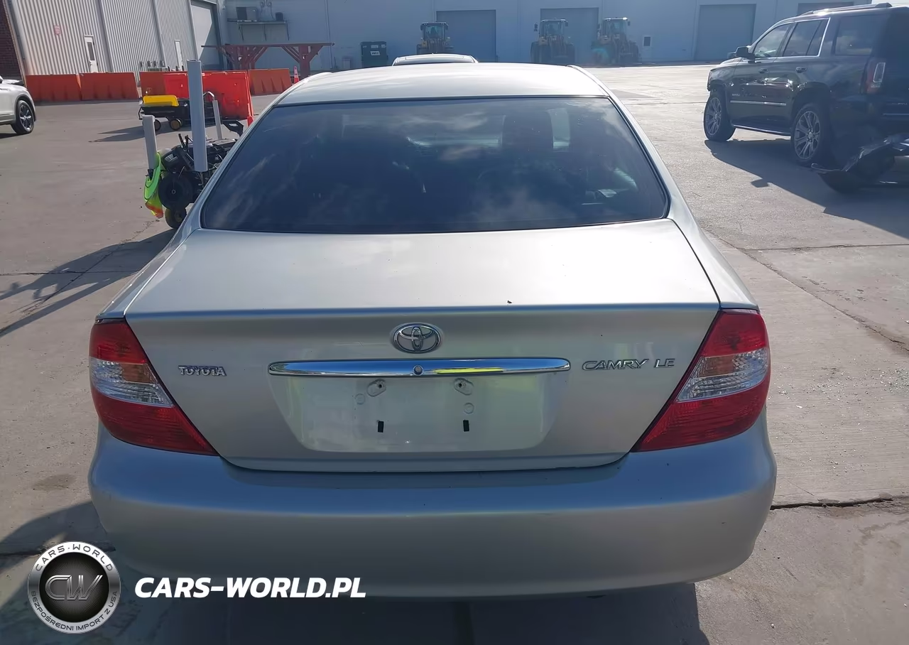 2002 Toyota Camry Le VIN:JTDBE32K020107465 - 16