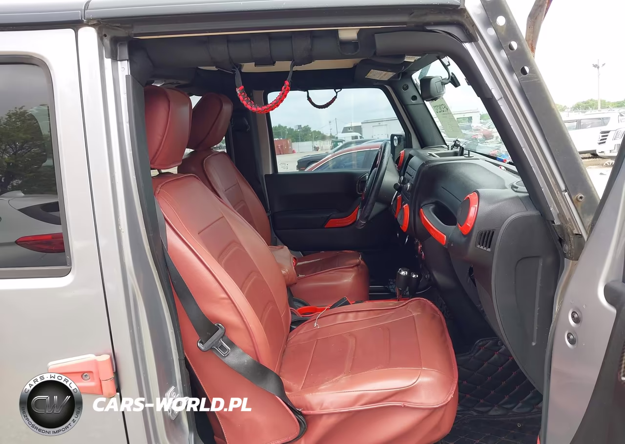 2016 Jeep Wrangler Unlimited Sport VIN:1C4BJWDGXGL217192 - 5