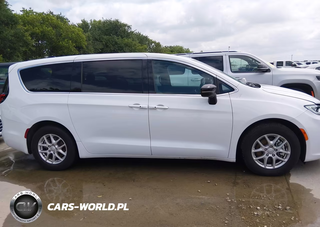 2025 Chrysler Pacifica Select VIN:2C4RC1BG6SR612100 - 13
