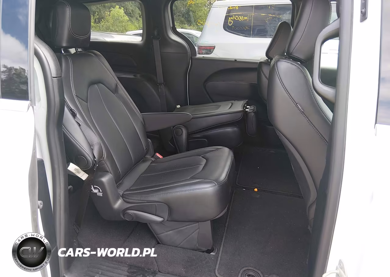2025 Chrysler Pacifica Select VIN:2C4RC1BG6SR612100 - 8