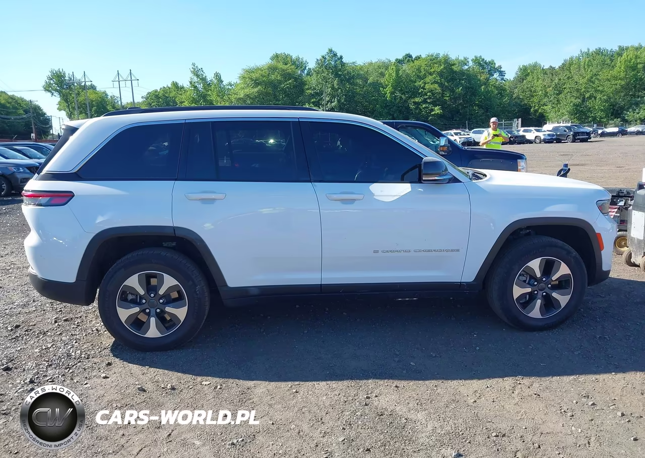 2024 Jeep Grand Cherokee 4Xe VIN:1C4RJYB6XR8611687 - 13