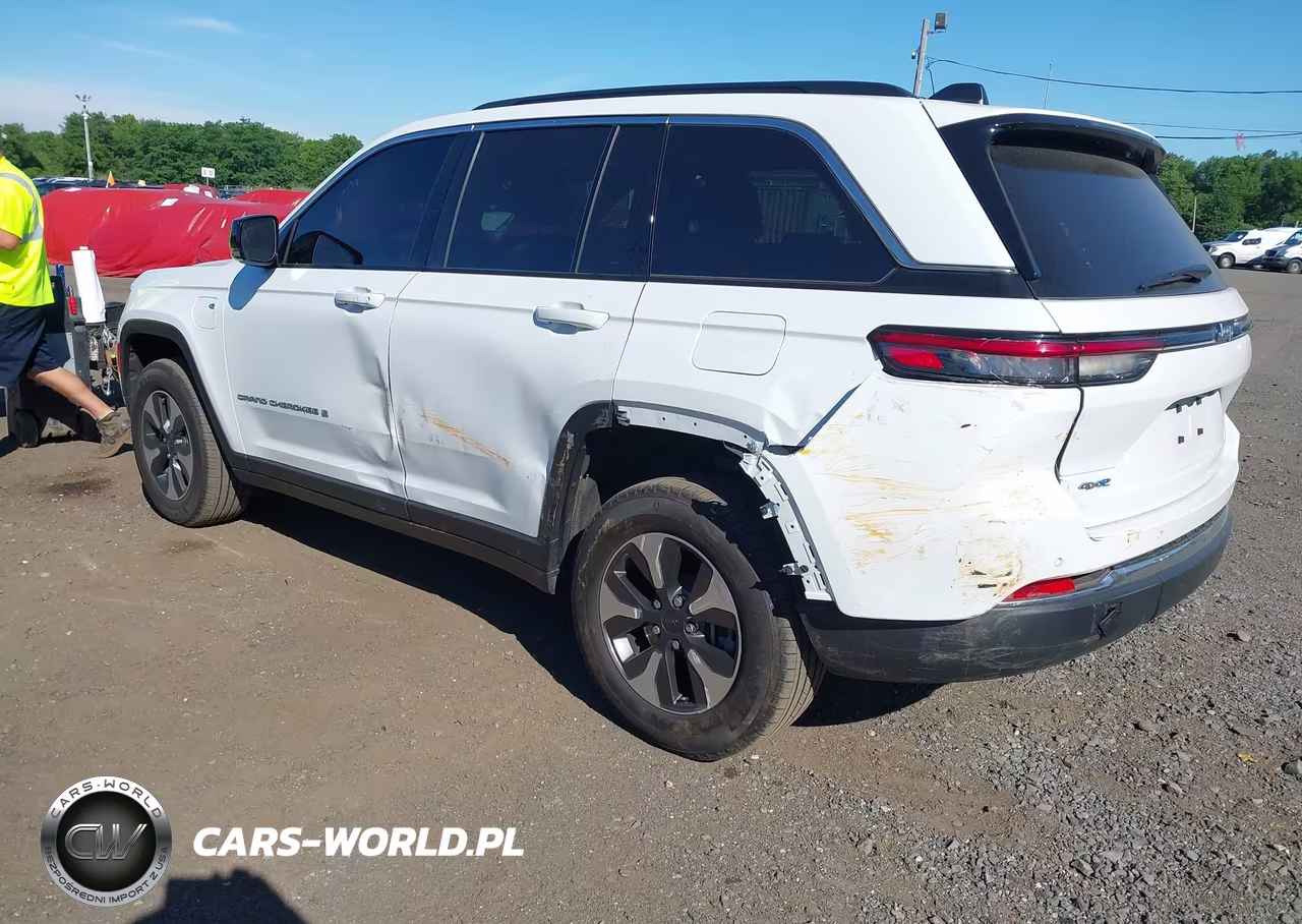 2024 Jeep Grand Cherokee 4Xe VIN:1C4RJYB6XR8611687 - 3