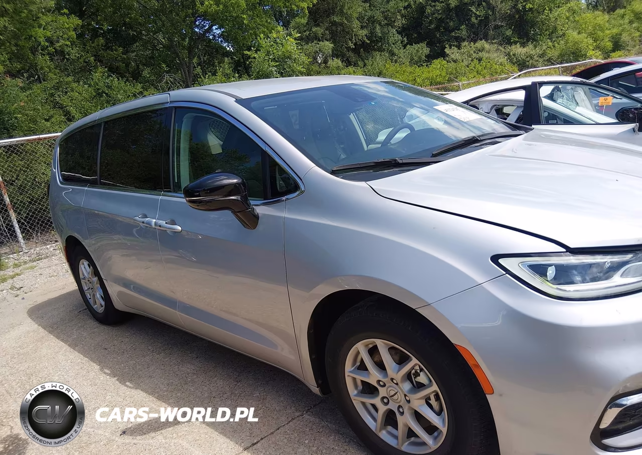 2024 Chrysler Pacifica Touring L VIN:2C4RC1BG5RR159226 - 13