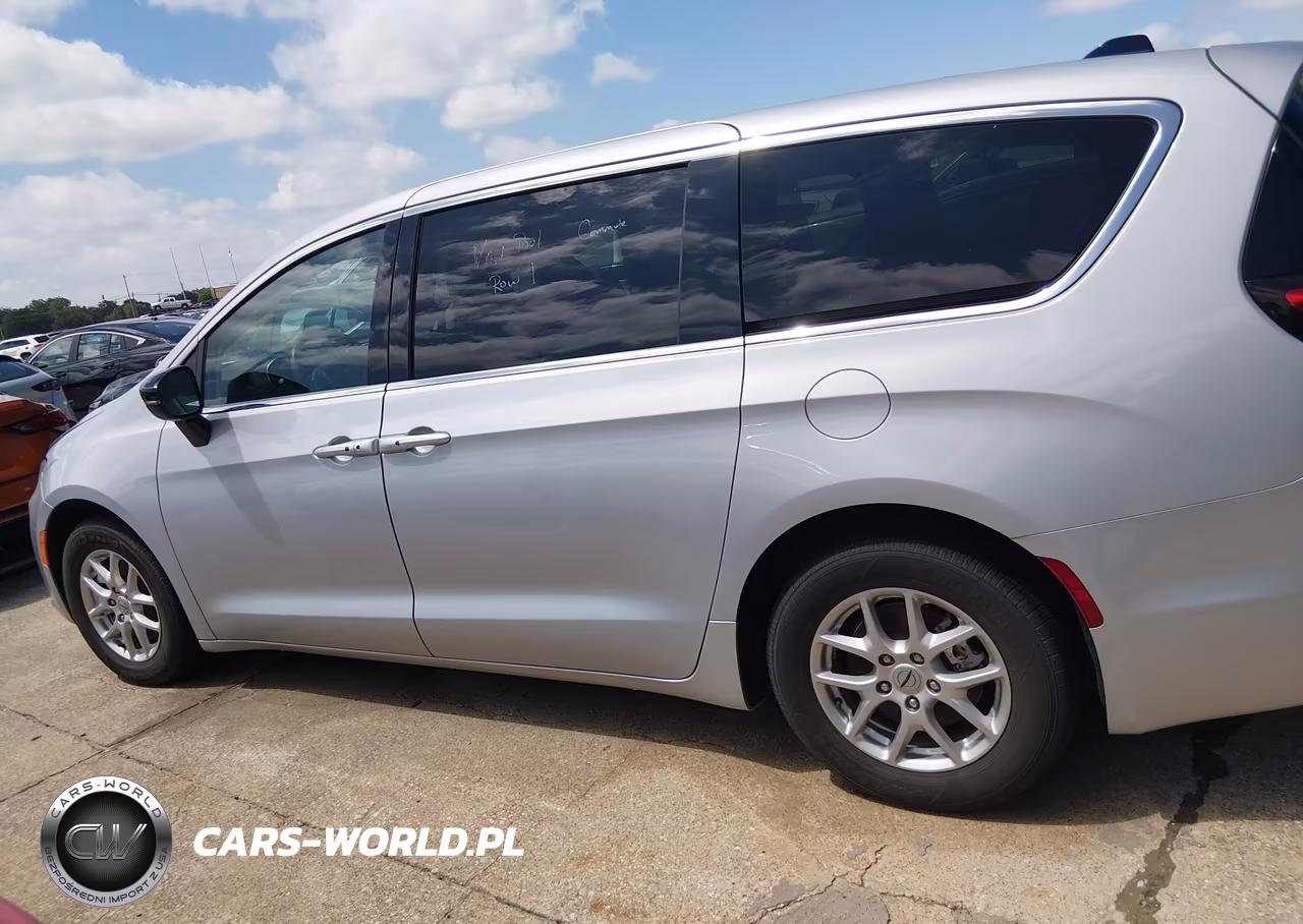 2024 Chrysler Pacifica Touring L VIN:2C4RC1BG5RR159226 - 14