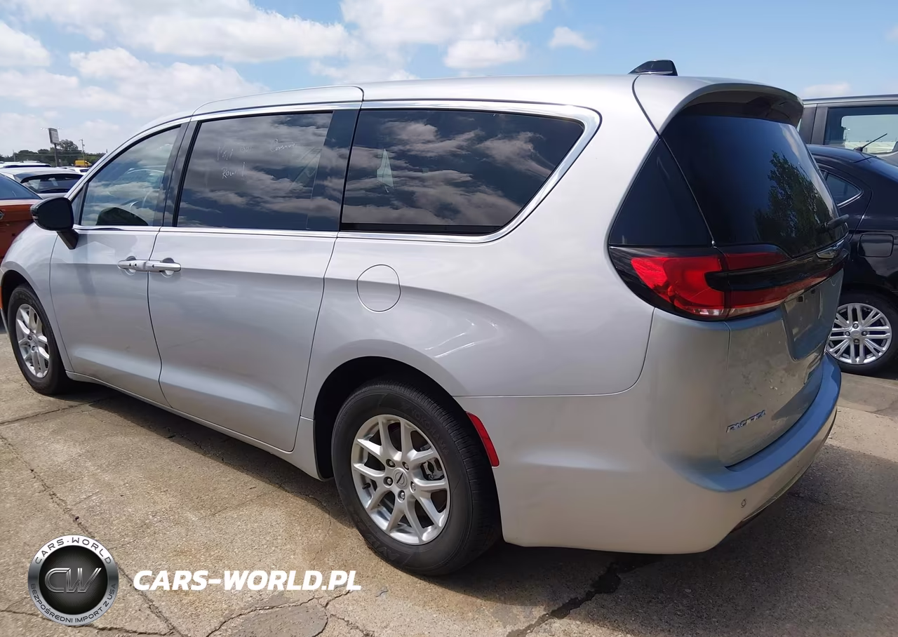 2024 Chrysler Pacifica Touring L VIN:2C4RC1BG5RR159226 - 3