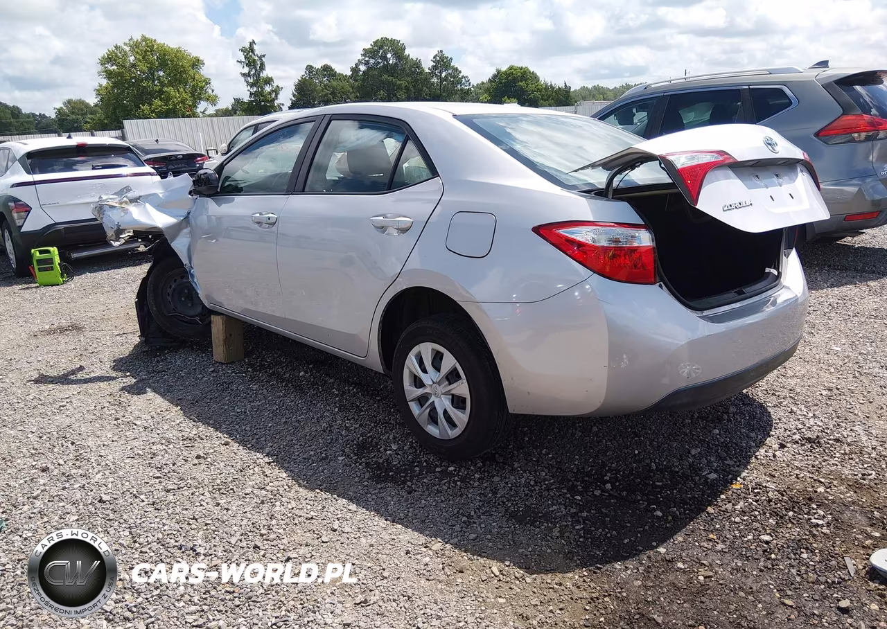2015 Toyota Corolla L VIN:5YFBURHE2FP340704 - 3