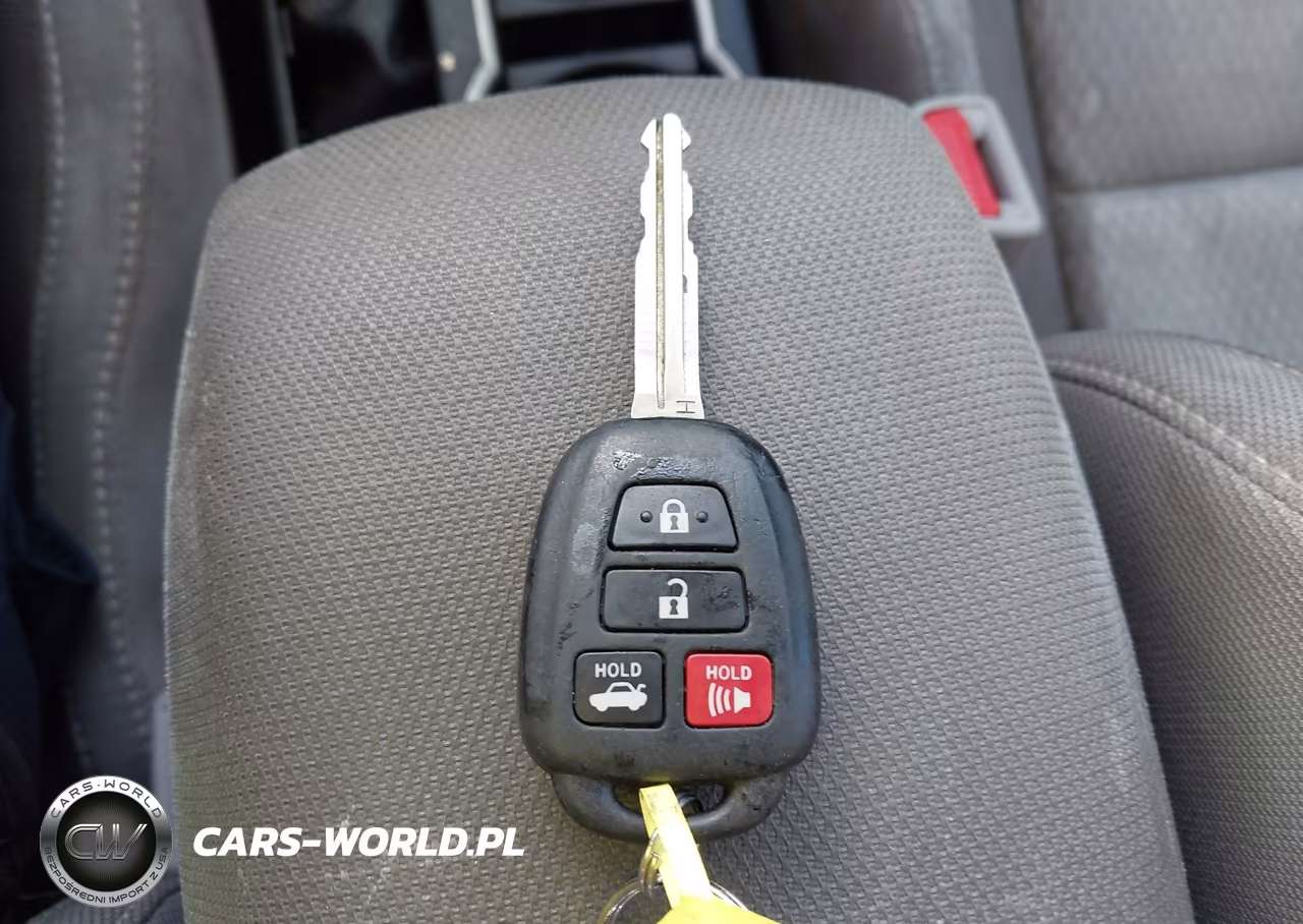 2018 Toyota Corolla Le VIN:5YFBURHE9JP840447 - 11