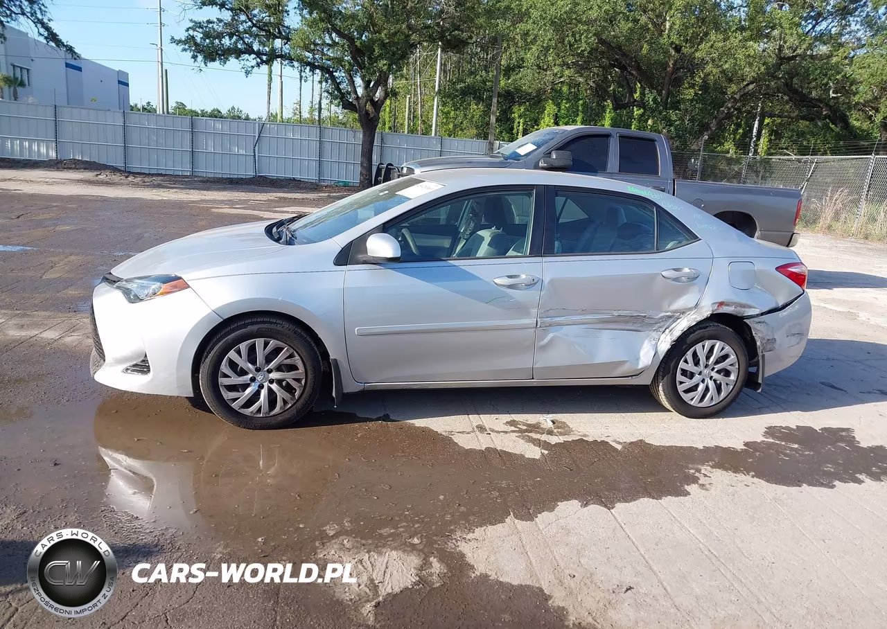 2018 Toyota Corolla Le VIN:5YFBURHE9JP840447 - 14