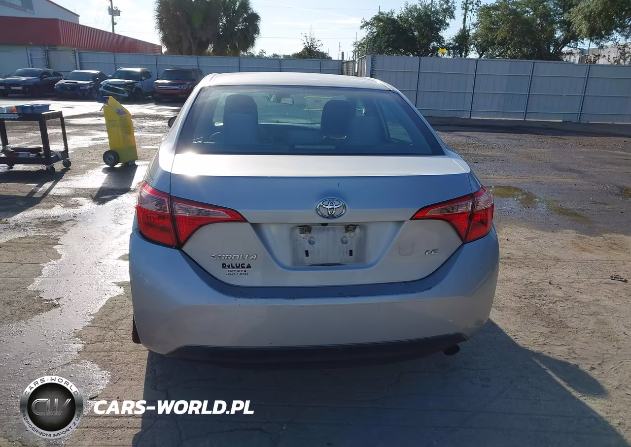 2018 Toyota Corolla Le VIN:5YFBURHE9JP840447 - 16