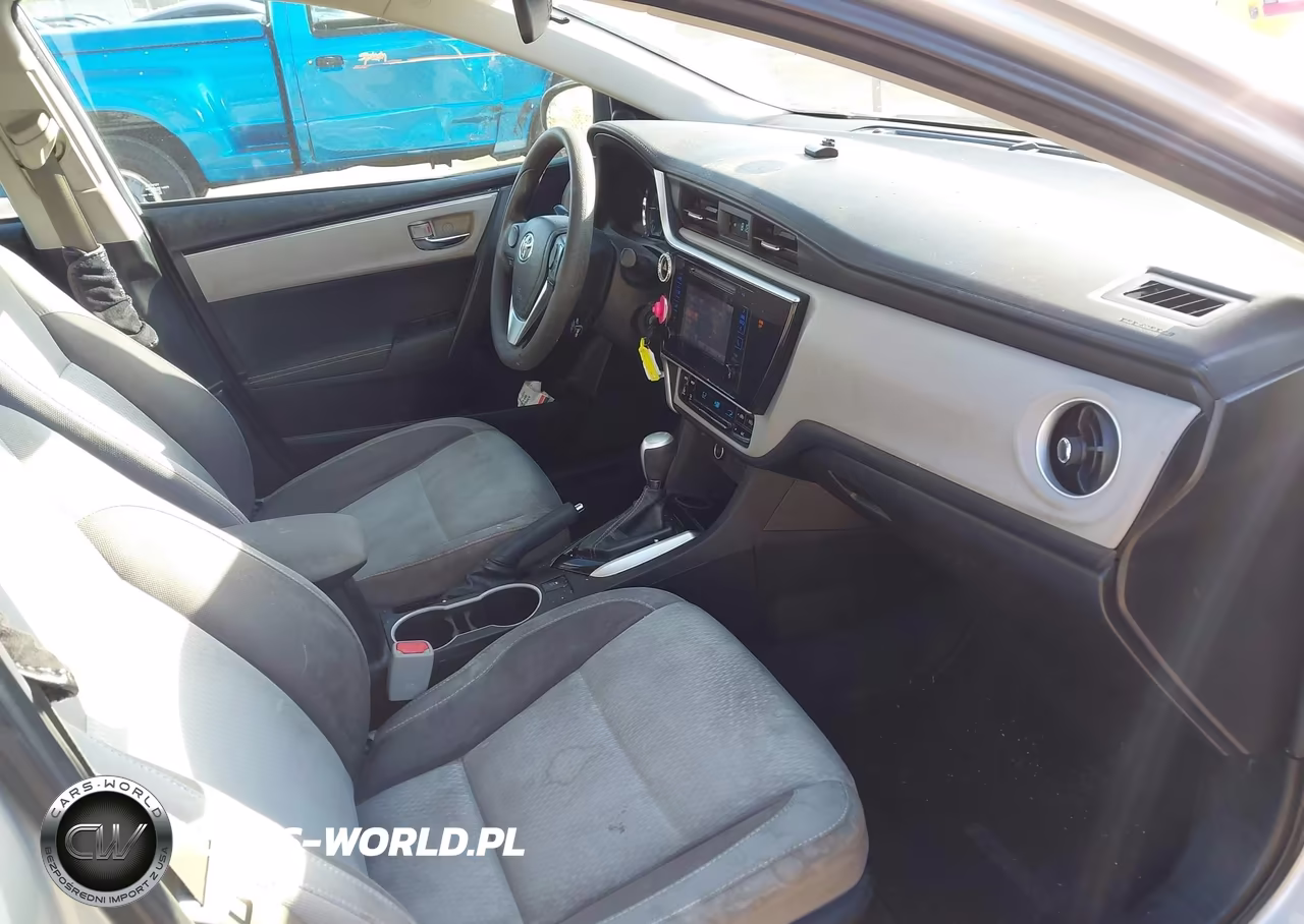 2018 Toyota Corolla Le VIN:5YFBURHE9JP840447 - 5