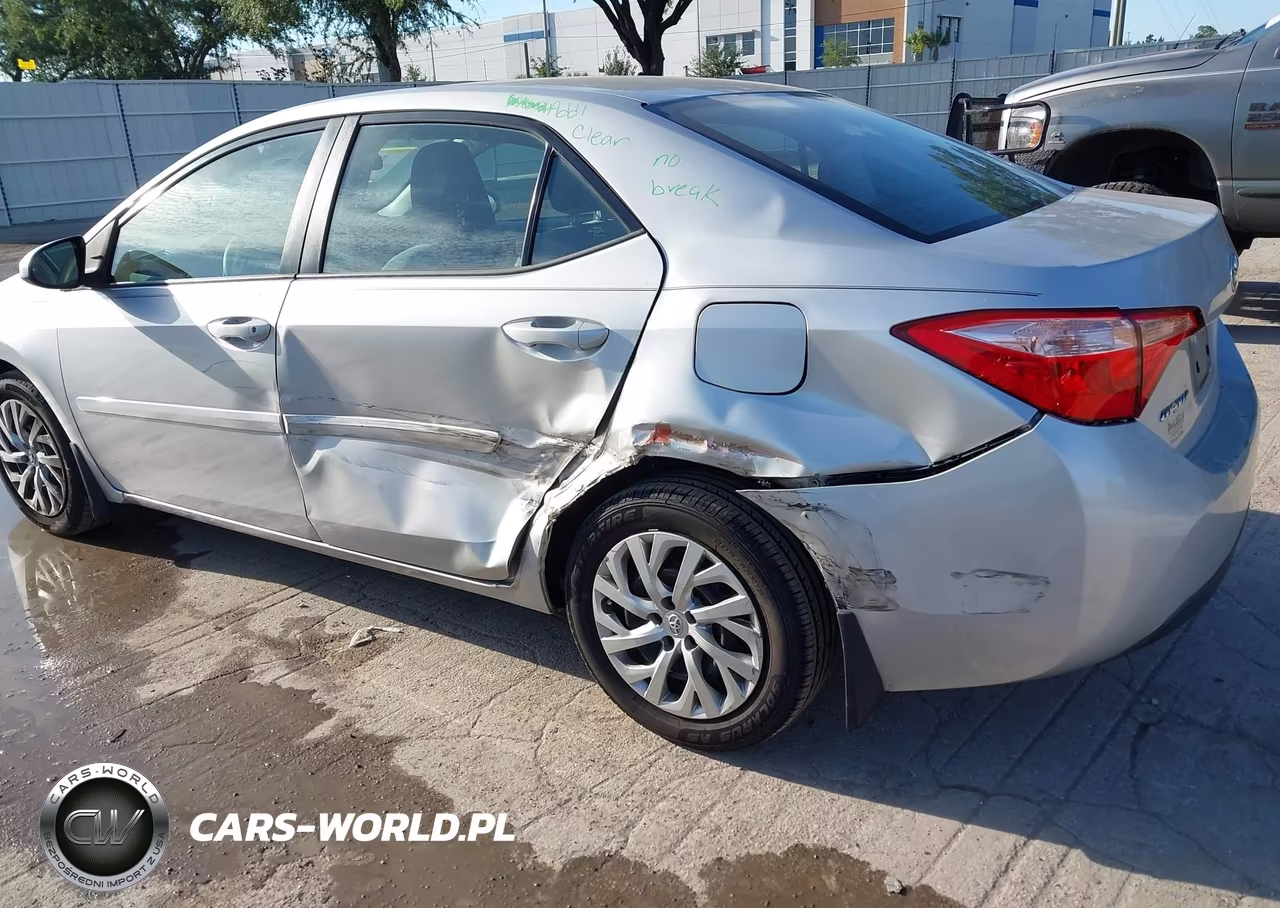 2018 Toyota Corolla Le VIN:5YFBURHE9JP840447 - 6